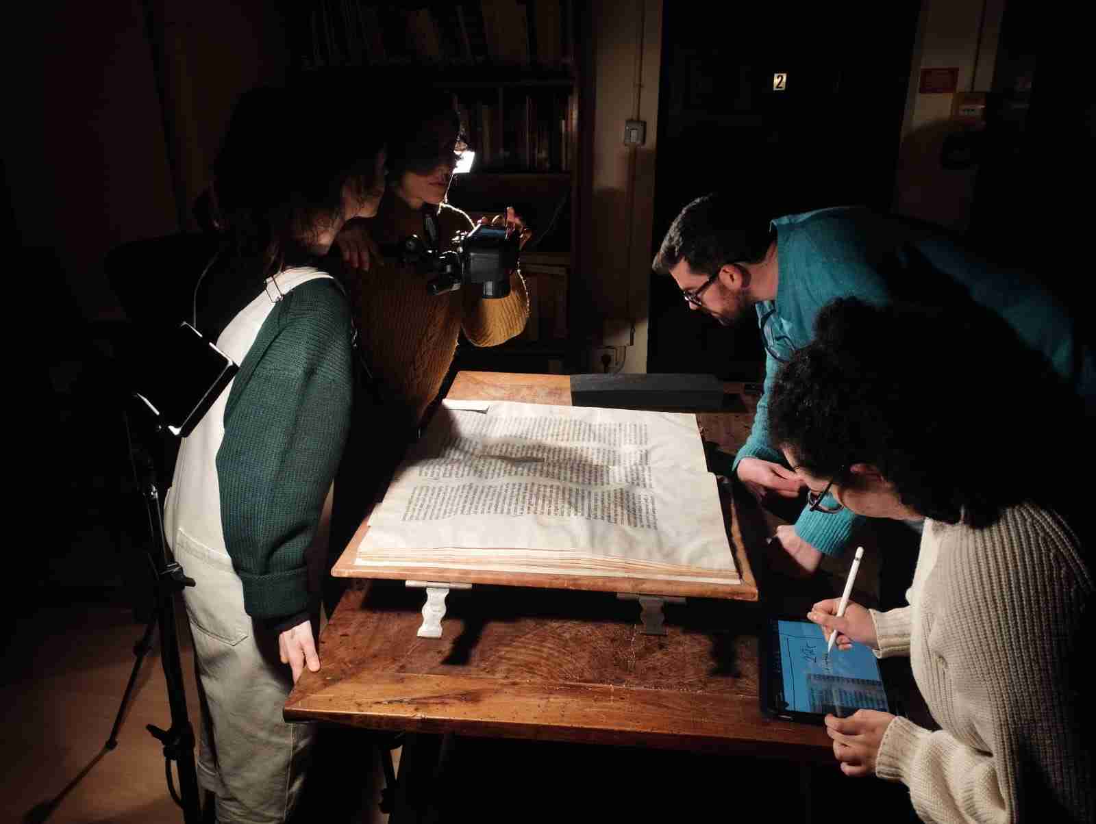Equipo en el Archivo del Pilar